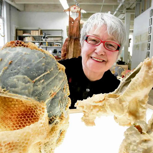 BeeQueens_AganethaDyck